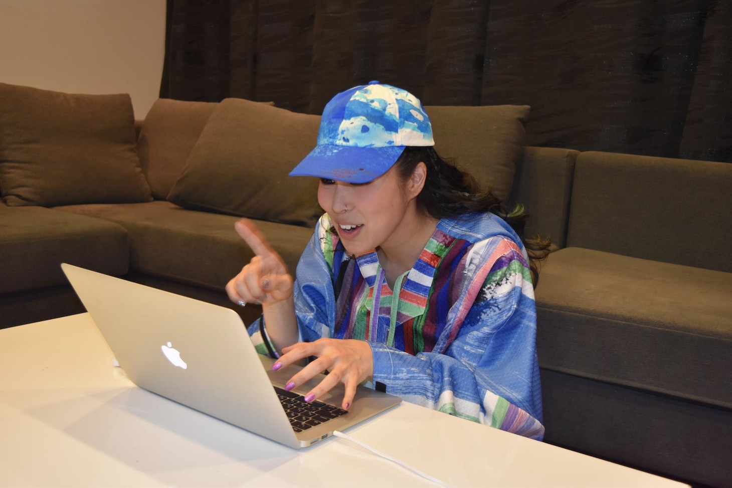 「Listen with」でファンとチャットするAI。