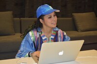 「Listen with」でファンとチャットするAI。