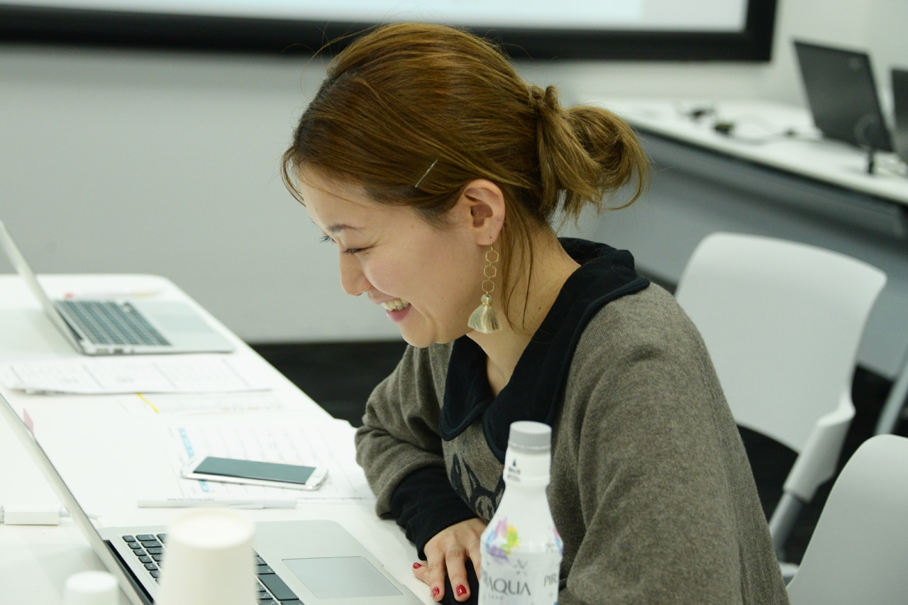 「Listen with」でファンと交流する福岡晃子。