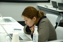 「Listen with」でファンと交流する福岡晃子。