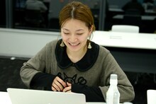 「Listen with」でファンと交流する福岡晃子。