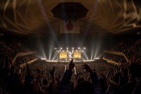 「フラカンの日本武道館～生きててよかった、そんな夜はココだ！～」の様子。（撮影：HayachiN）