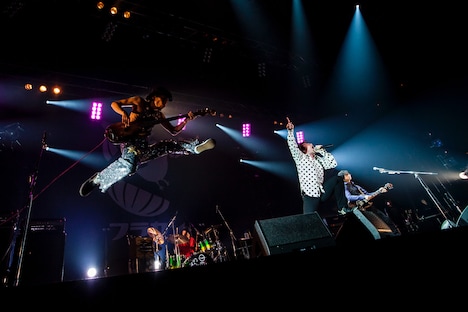 「フラカンの日本武道館～生きててよかった、そんな夜はココだ！～」の様子。（撮影：HayachiN）