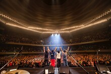 「フラカンの日本武道館～生きててよかった、そんな夜はココだ！～」の様子。（撮影：HayachiN）