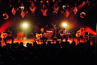 Dessert Flame Frequencyのライブの様子。（写真提供：エイベックス・グループ）