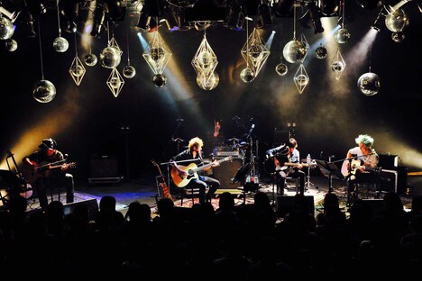 Dessert Flame Frequencyのライブの様子。（写真提供：エイベックス・グループ）