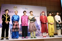 挨拶をする超特急。