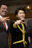 アズラン支局長（左）とコーイチ。