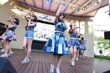 PASSPO☆のライブの様子。