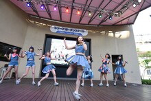 PASSPO☆のライブの様子。