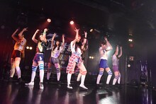 PiiiiiiiNによるライブの様子。