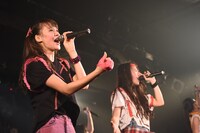 PiiiiiiiNによるライブの様子。