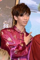 マレーシアの「感謝」のポーズを決めるリョウガ。