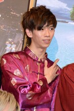 マレーシアの「感謝」のポーズを決めるリョウガ。