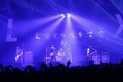 「[Alexandros] TOUR 2015“ご馳走にありつかせて頂きます”」幕張メッセ国際展示場公演の様子。（Photo by Tetsuya Yamakawa）
