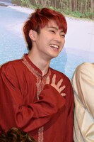 マレーシアの「感謝」のポーズを決めるユーキ。