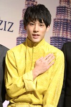 マレーシアの「感謝」のポーズを決めるユースケ。