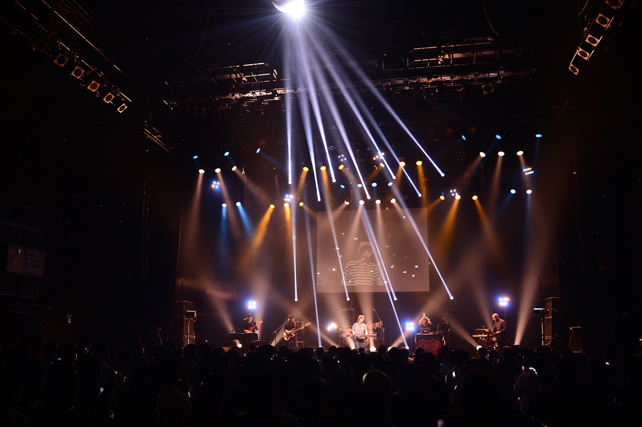 神田莉緒香「KANDAFUL WORLD vol.6 いつだってベスト！」赤坂BLITZ公演の様子。（写真提供：STROBE MUSIC）