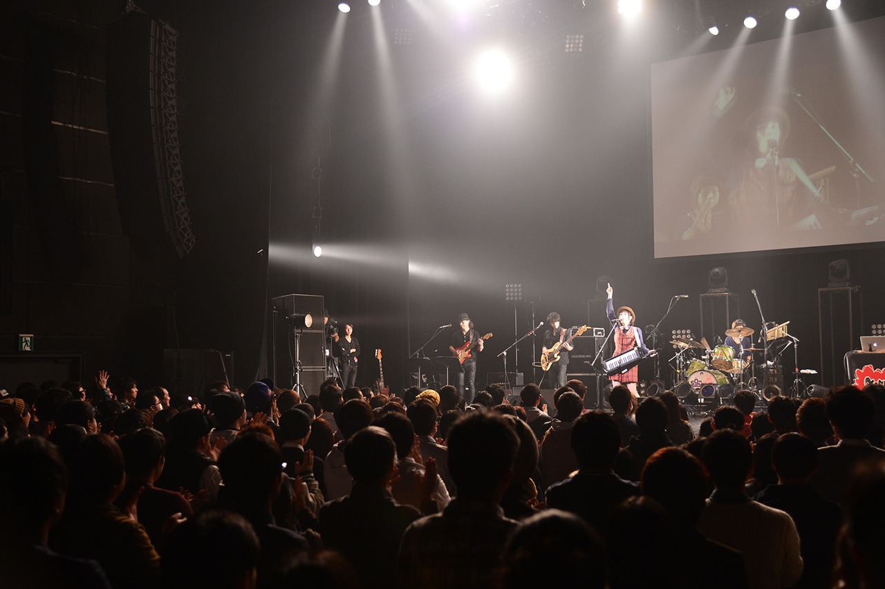 神田莉緒香「KANDAFUL WORLD vol.6 いつだってベスト！」赤坂BLITZ公演の様子。（写真提供：STROBE MUSIC）