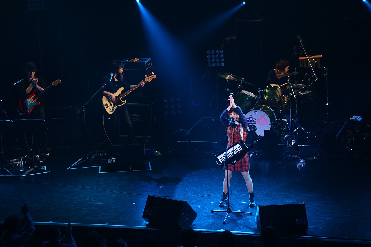 神田莉緒香「KANDAFUL WORLD vol.6 いつだってベスト！」赤坂BLITZ公演の様子。（写真提供：STROBE MUSIC）