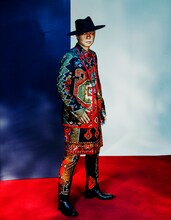 「VOGUE JAPAN」2016年2月号誌面より、大槻ケンヂ（筋肉少女帯）。