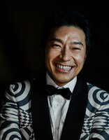 「VOGUE JAPAN」2016年2月号誌面より、トータス松本（ウルフルズ）。