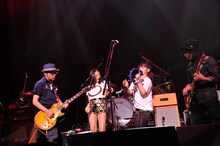 左から奥田民生、Leyona、うつみようこ、長田進。（撮影：三浦憲治、山本倫子）