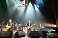 「奥田民生 生誕50周年伝説 “となりのベートーベン”」和田唱（TRICERATOPS）出演時の様子。（撮影：三浦憲治、山本倫子）