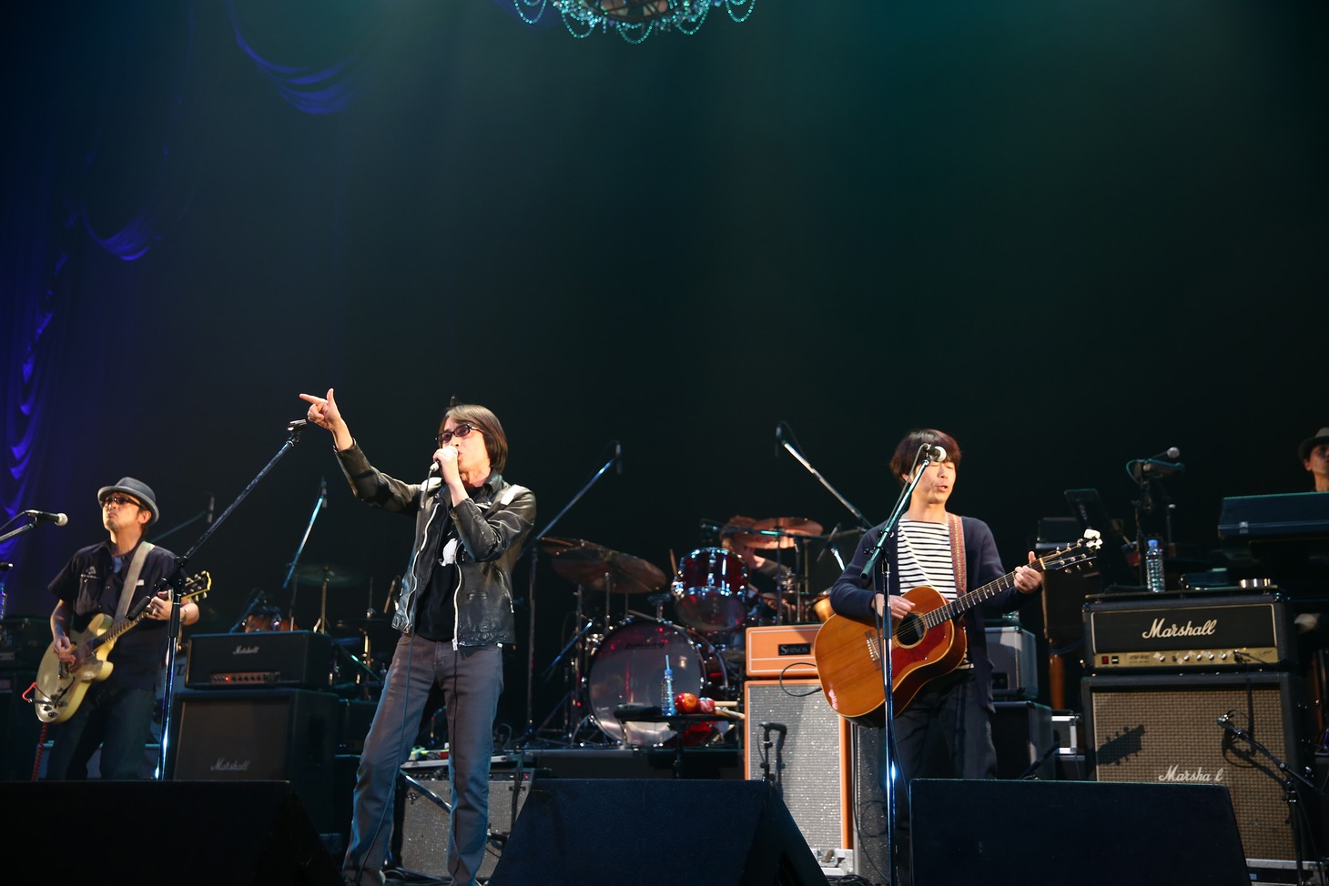 「奥田民生 生誕50周年伝説 “となりのベートーベン”」真心ブラザーズ出演時の様子。（撮影：三浦憲治、山本倫子）