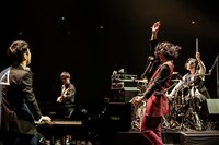 「パスピエ 日本武道館単独公演 "GOKURAKU"」の様子。  （撮影：鳥居洋介）