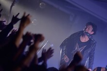 Crystal Lakeのライブの様子。（Photo by OOMO）