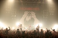「MONOEYES Cold Reaction Tour 2015」新木場STUDIO COAST公演の様子。（Photo by Viola Kam [V'z Twinkle]）
