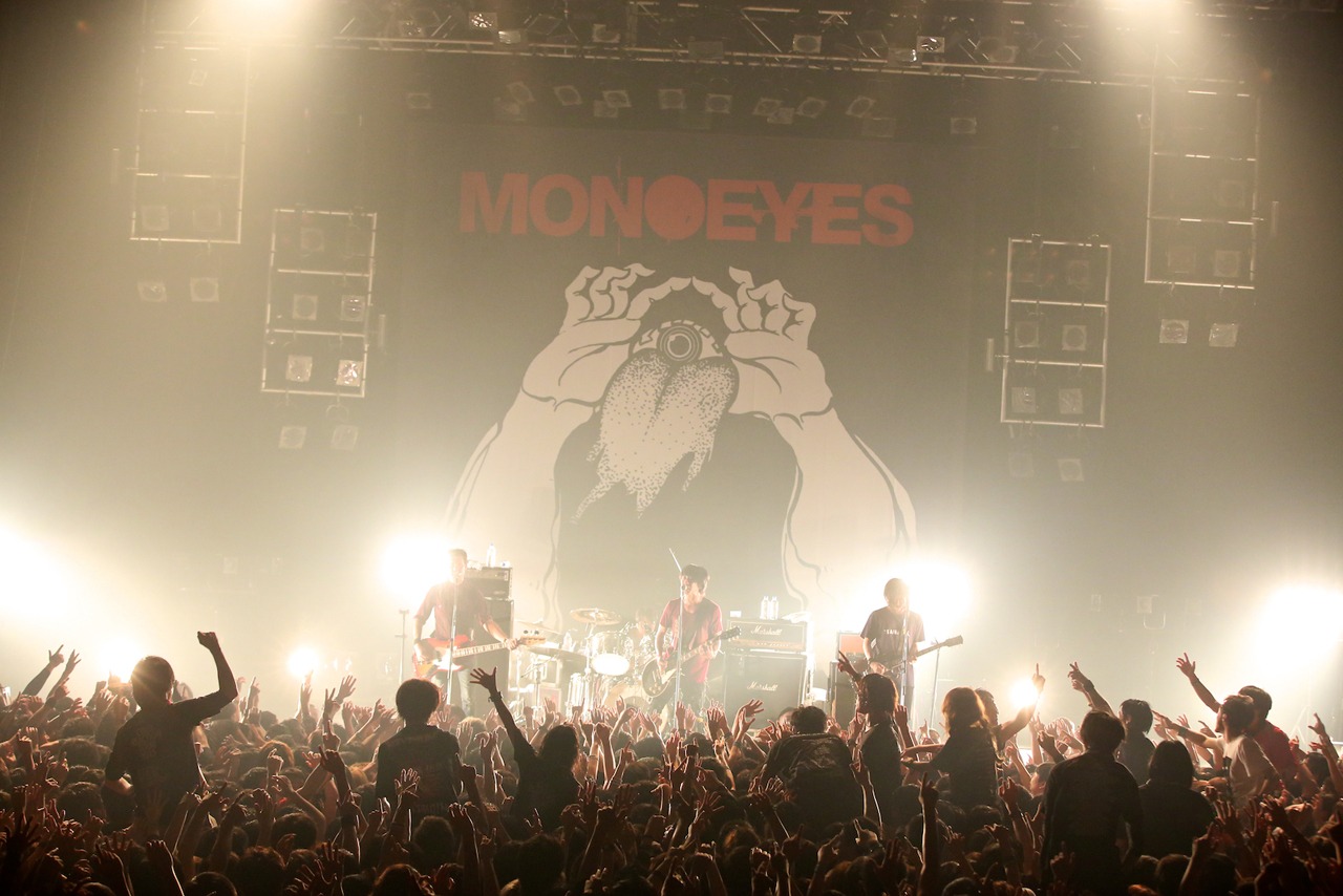 「MONOEYES Cold Reaction Tour 2015」新木場STUDIO COAST公演の様子。（Photo by Viola Kam [V'z Twinkle]）