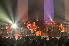 「BIGMAMA X'mas Parade 2015」TOKYO DOME CITY HALL公演の様子。（Photo by AZUSA TAKADA）