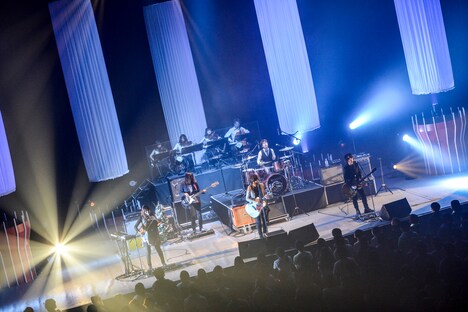 「BIGMAMA X'mas Parade 2015」TOKYO DOME CITY HALL公演の様子。（Photo by AZUSA TAKADA）