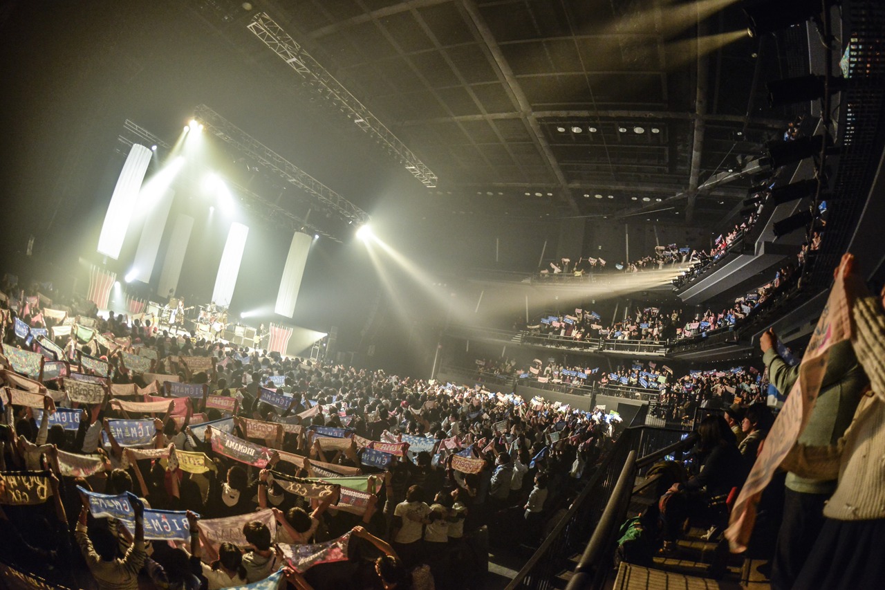 「BIGMAMA X'mas Parade 2015」TOKYO DOME CITY HALL公演の様子。（Photo by AZUSA TAKADA）