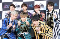 ライブに向けて気合を入れる超特急。