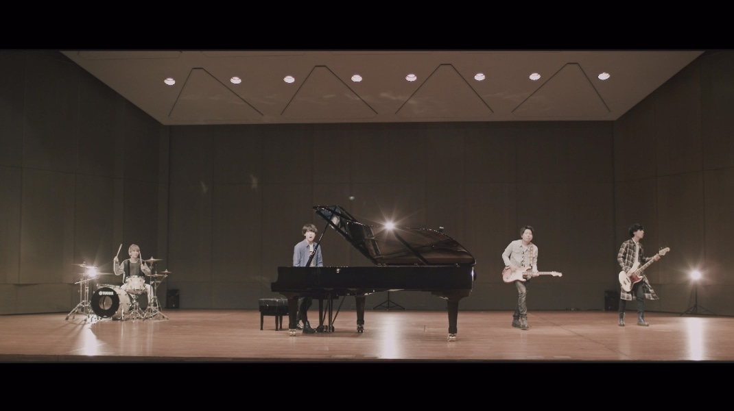 SHE'S「Un-science」MVのワンシーン。