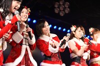 12月24日の「最終ベルが鳴る」公演の様子。 (c)AKS