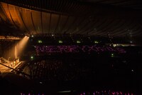 客席に浮かび上がった「MERRY Xmas」の文字。（写真提供：SDR）