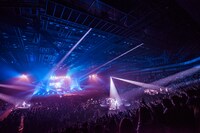 「JUST ONE LIFE」でサブステージにIKE、UZ、MOMIKENが登場。