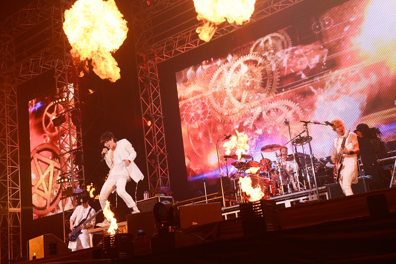 「SPYAIR ARENA TOUR 2015『DYNAMITE ～シングル全部ヤリマス～』」さいたま公演の様子。（撮影：田中聖太郎）