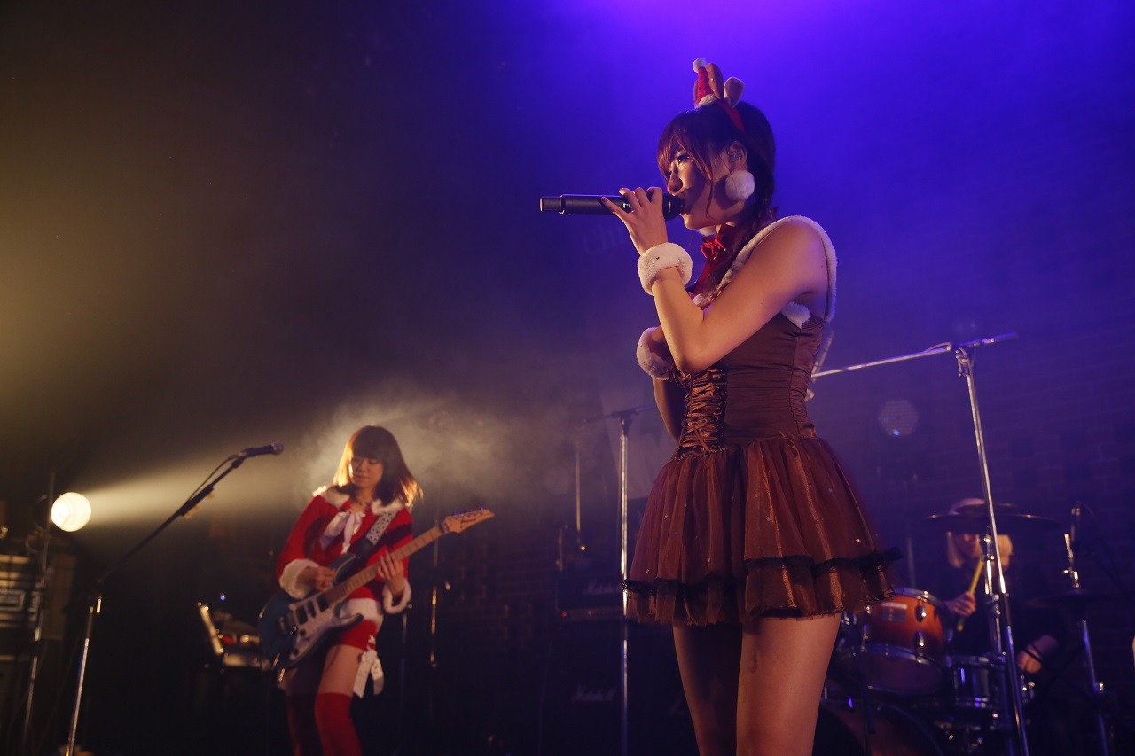 「毎日がクリスマス 2015～LOVE LOVE LoVendoЯ～」の様子。（写真提供：アップフロントエージェンシー）