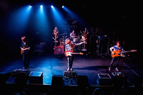 フレデリック「フレデリズムツアー2015」東京・LIQUIDROOM公演の様子。（撮影：上飯坂一）