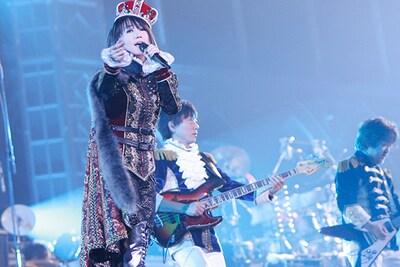 2011年12月に行われた東京ドームライブの様子。 (c)KING RECORDS