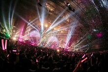 LiSA「LiVE is Smile Always～メガスピーカー～」の様子。（Photo by hajime kamiiisaka）