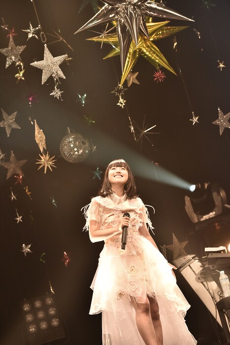 武藤彩未「A.Y.M.X.」の様子。（撮影：江隈麗志）