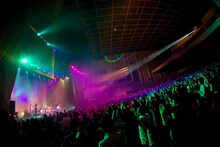 「さかいゆう TOUR2015 “ジャスミン”」中野サンプラザホール公演の様子。（Photo by ATSUKIIWASA）