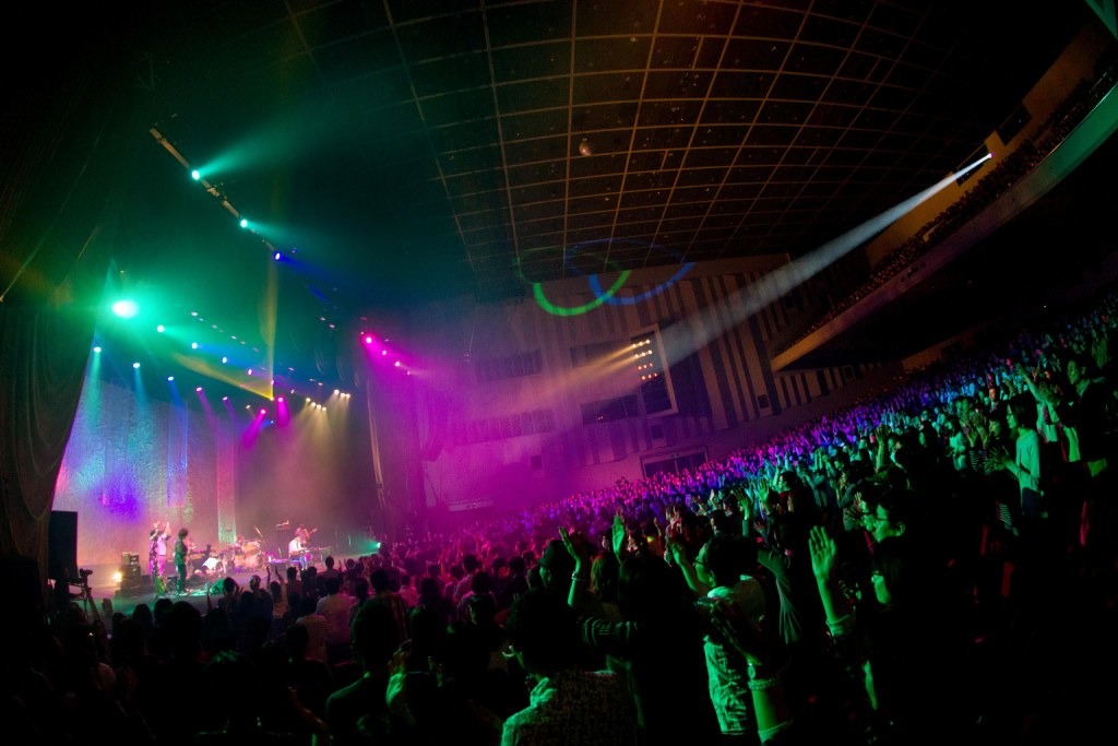 「さかいゆう TOUR2015 “ジャスミン”」中野サンプラザホール公演の様子。（Photo by ATSUKIIWASA）