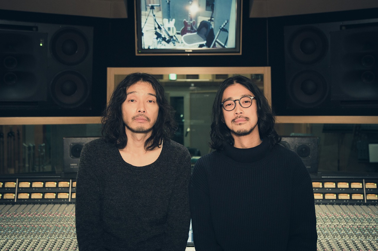 斉藤和義（左）と大橋トリオ（右）。（写真提供：エイベックス・ミュージック・クリエイティヴ）
